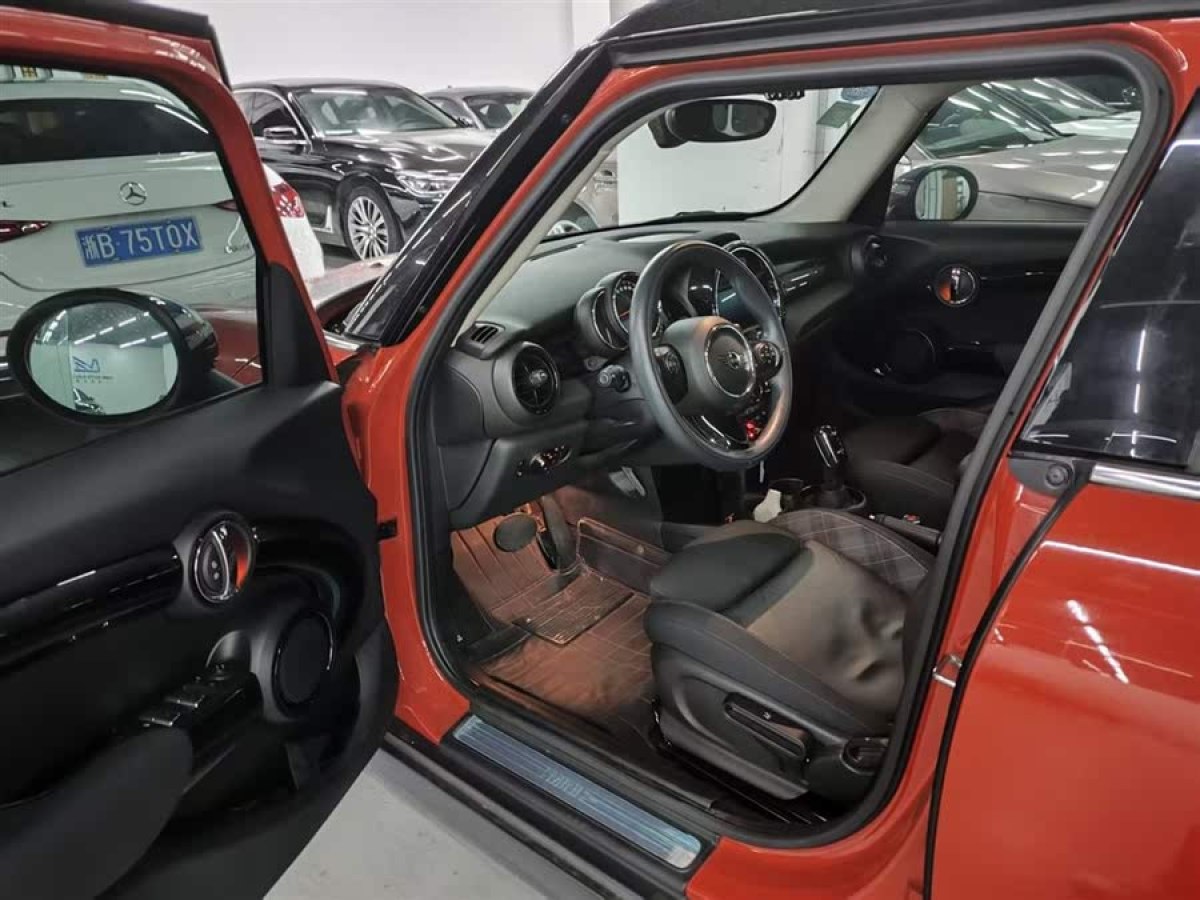 MINI MINI  2018款 1.5T COOPER 經(jīng)典派 五門版圖片