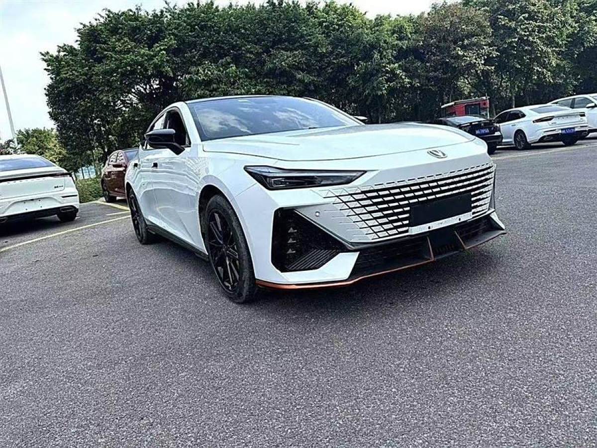 長安 長安UNI-V  2023款 1.5T 尊享型圖片