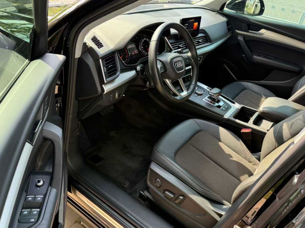 奧迪 奧迪Q3  2020款 35 TFSI 時(shí)尚動(dòng)感型圖片