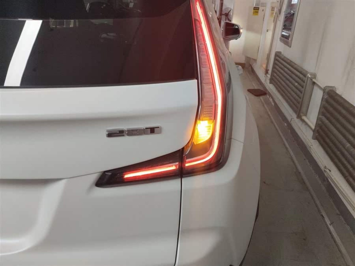 凱迪拉克 XT4  2018款 28T 四驅(qū)領(lǐng)先運(yùn)動(dòng)型圖片