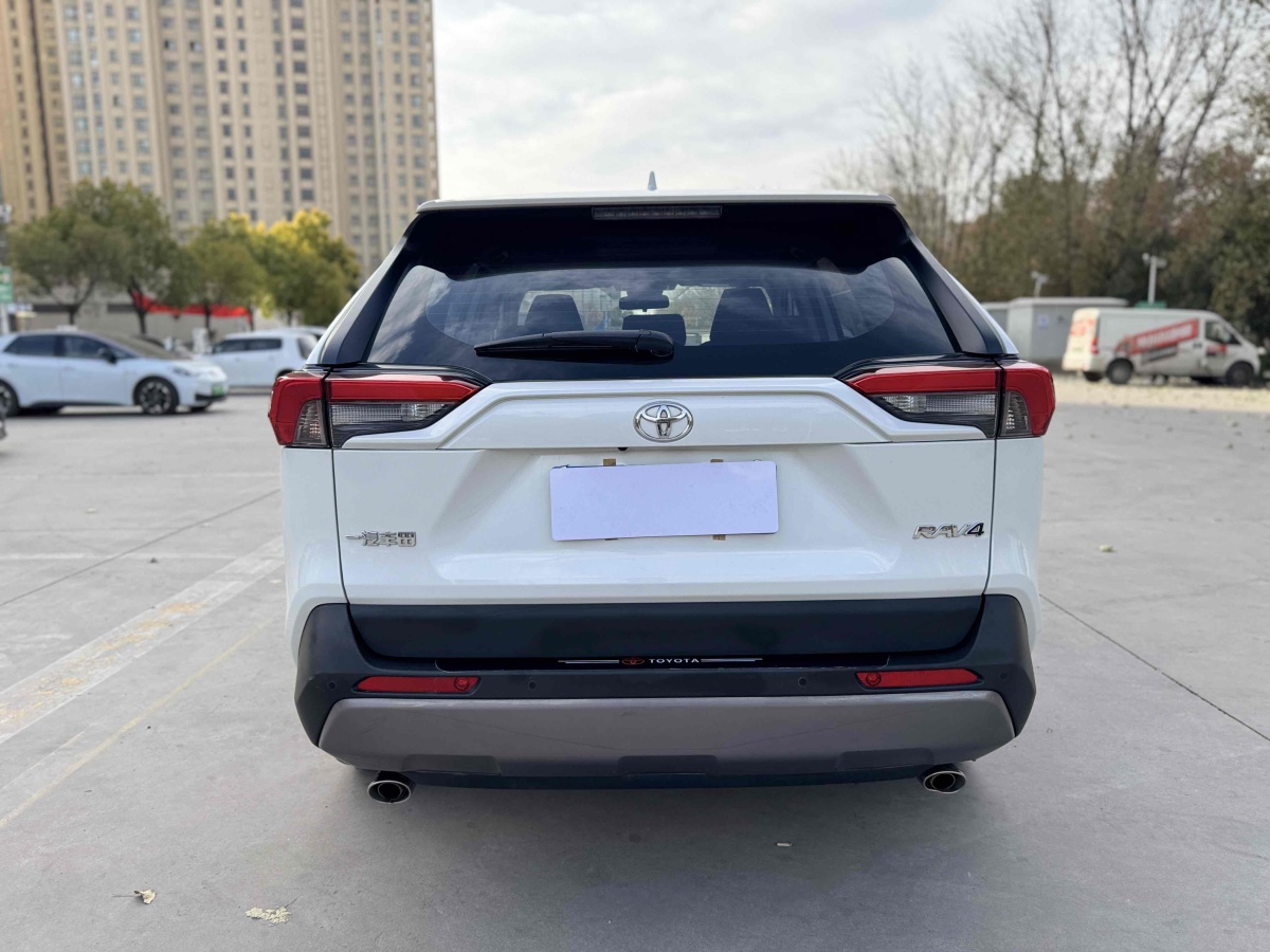 豐田 RAV4  2018款 榮放 2.0L CVT兩驅(qū)風(fēng)尚版圖片