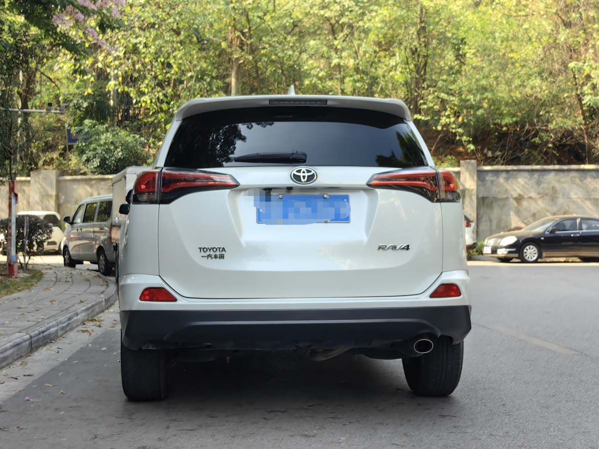 豐田 RAV4  2018款 榮放 2.0L CVT兩驅(qū)風(fēng)尚版圖片