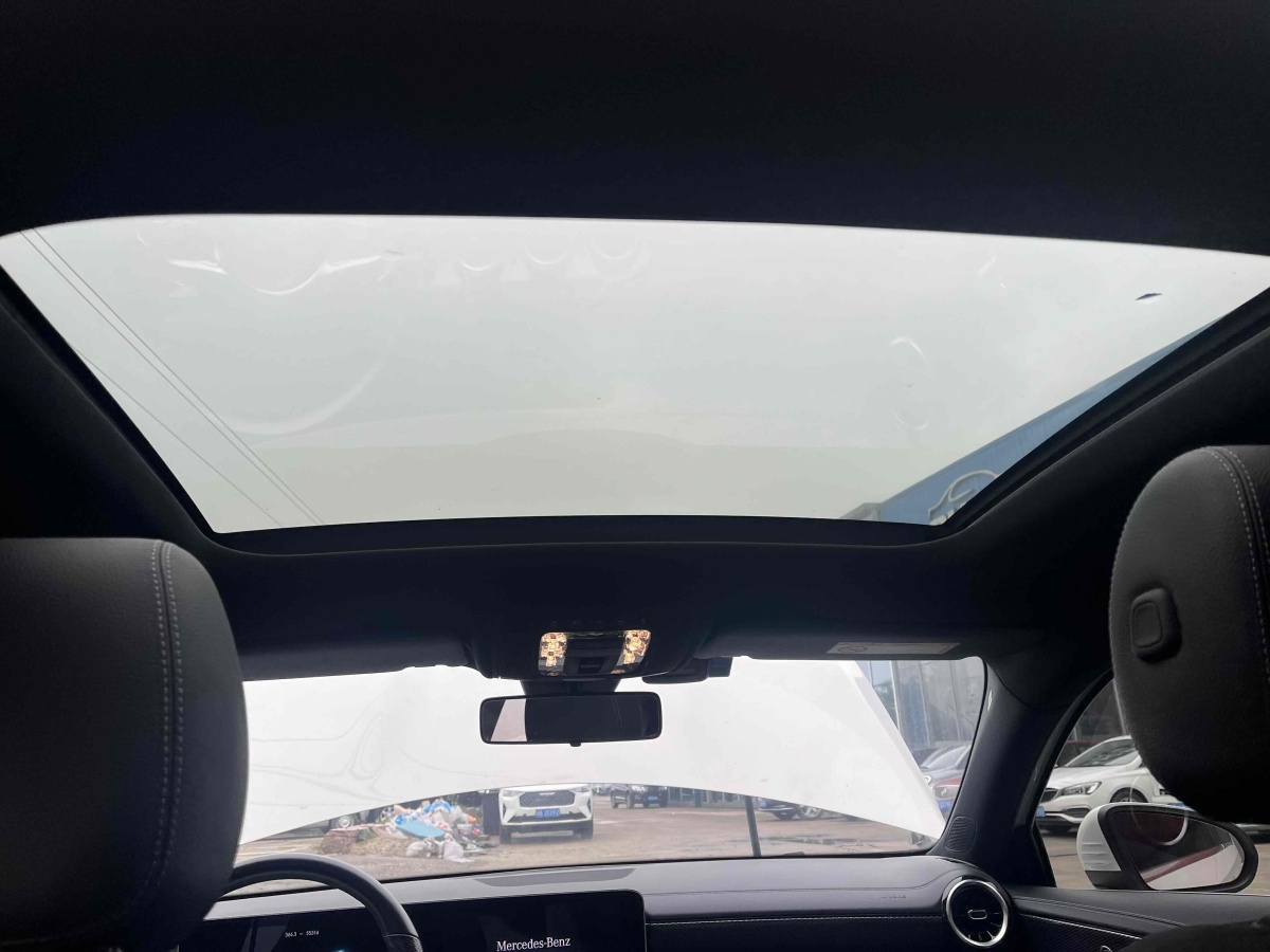 2019年4月奔驰 奔驰A级  2019款  改款 A 200 L 运动轿车