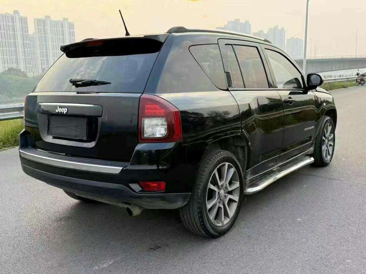 Jeep 指南者  2015款 2.0L 兩驅(qū)豪華版圖片