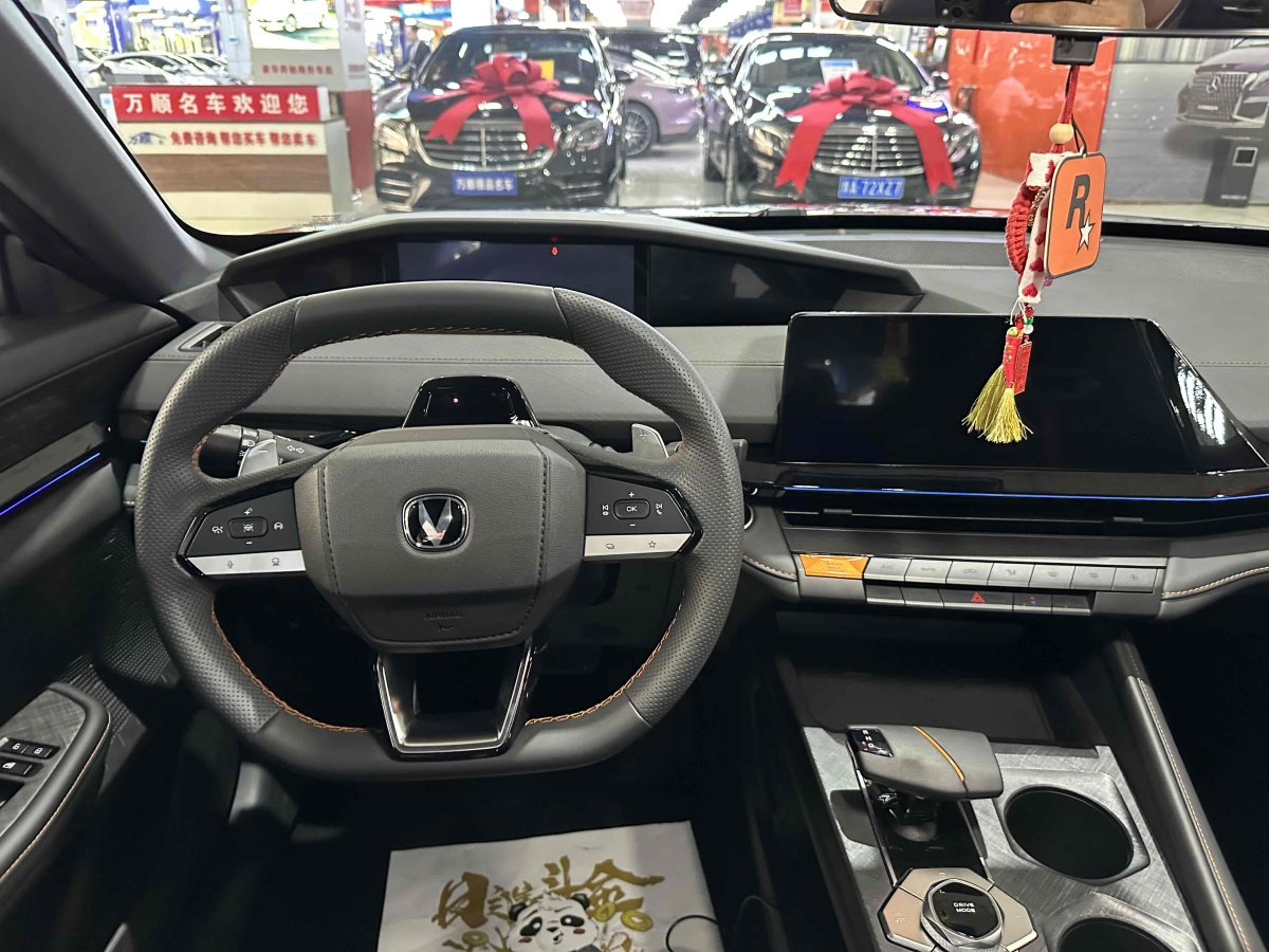 長安 長安UNI-V  2024款 1.5T 尊貴型圖片