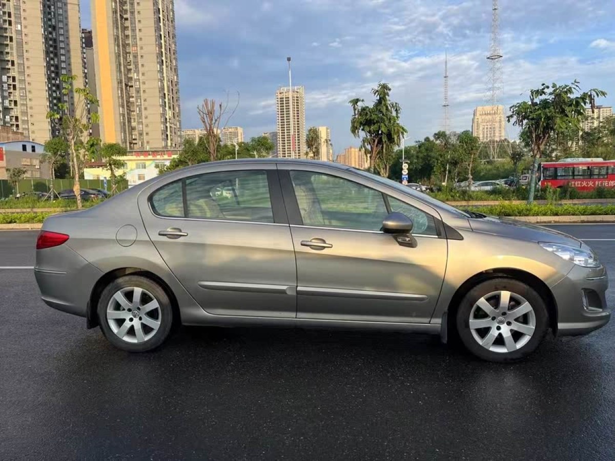 標(biāo)致 408  2011款 1.6L 手動(dòng)舒適版圖片