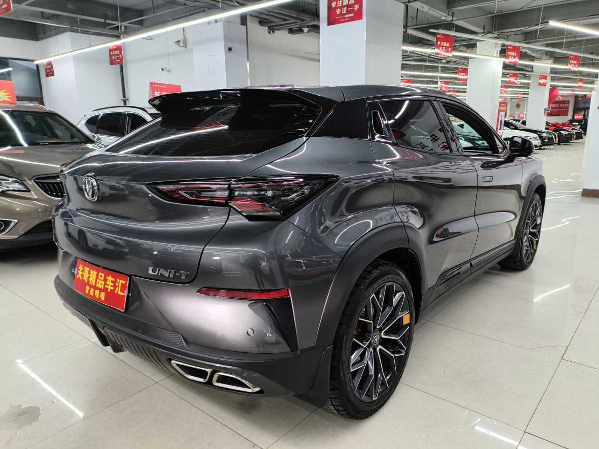 長(zhǎng)安 UNI-T  2022款 1.5T 尊貴型圖片