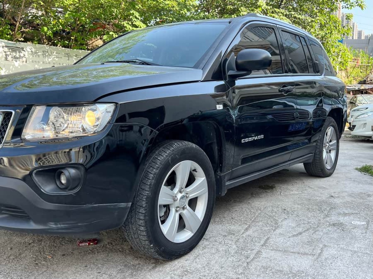 Jeep 指南者  2013款 2.4L 四驅(qū)運(yùn)動版圖片