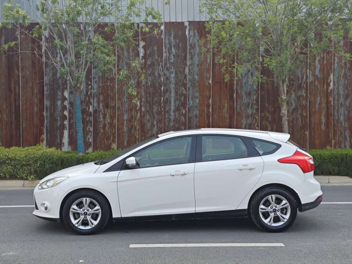 福特 ?？怂? 2012款 兩廂 1.6L 手動風尚型圖片