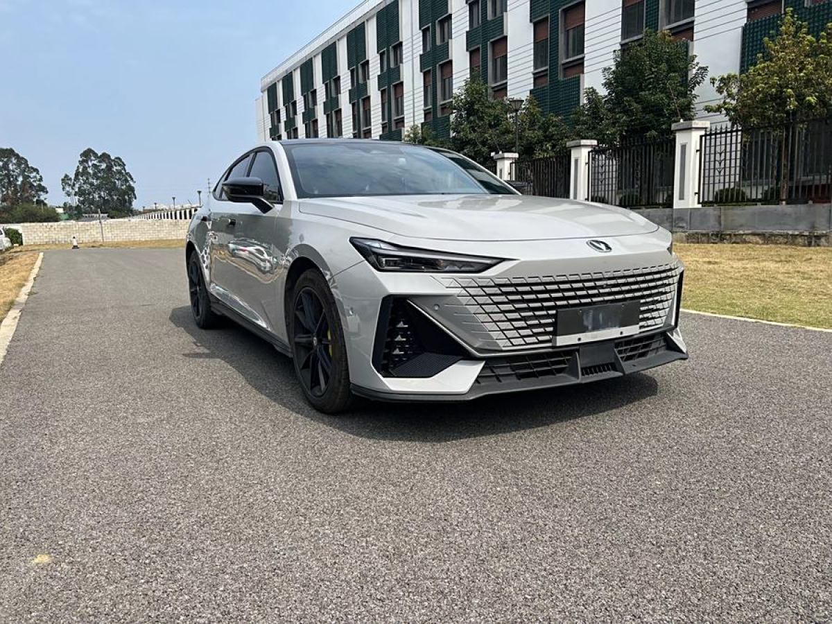 长安 长安UNI-V  2022款 1.5T 尊贵型图片