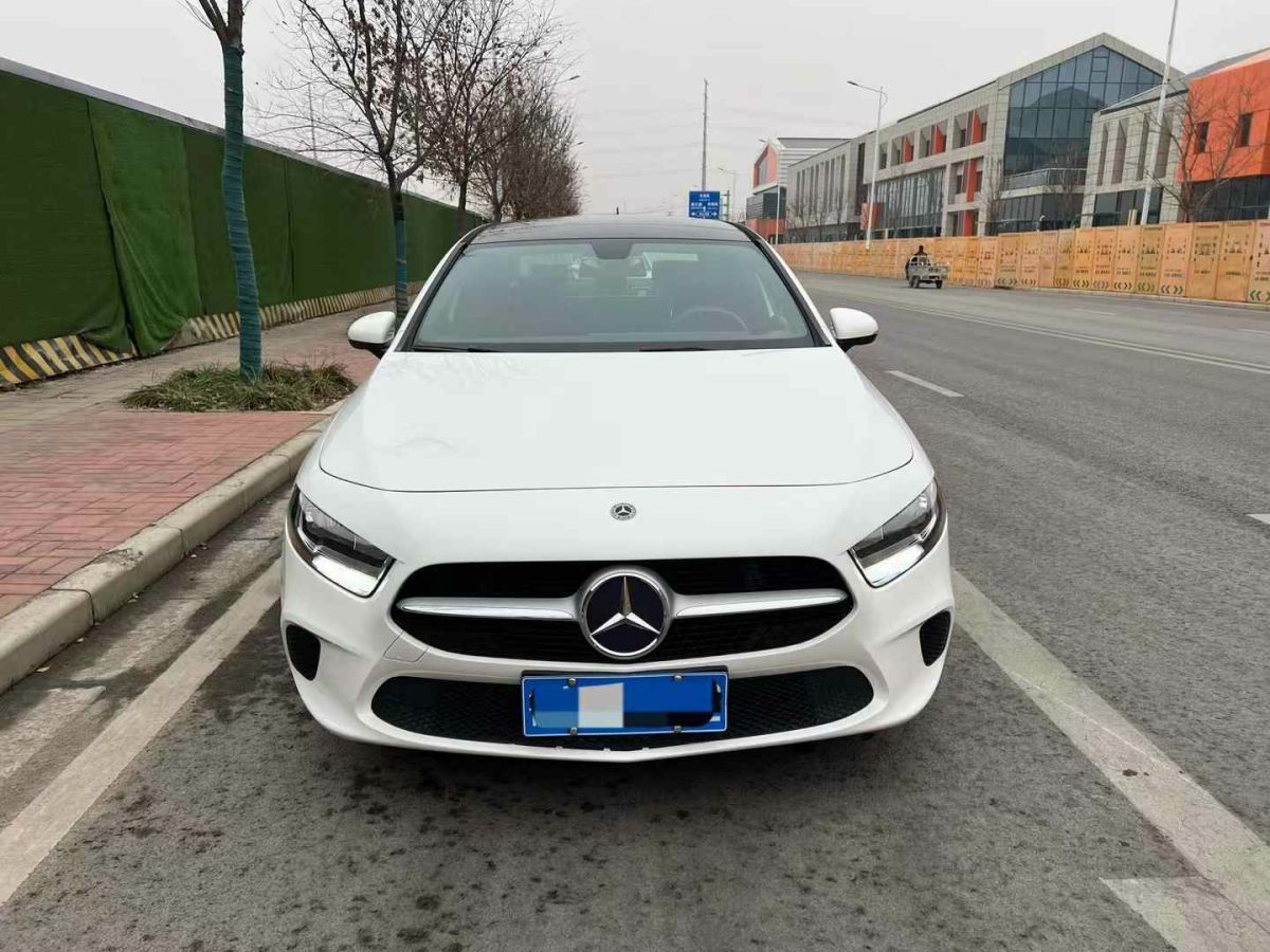 奔馳 奔馳A級  2019款  A 220 L 4MATIC 運動轎車圖片