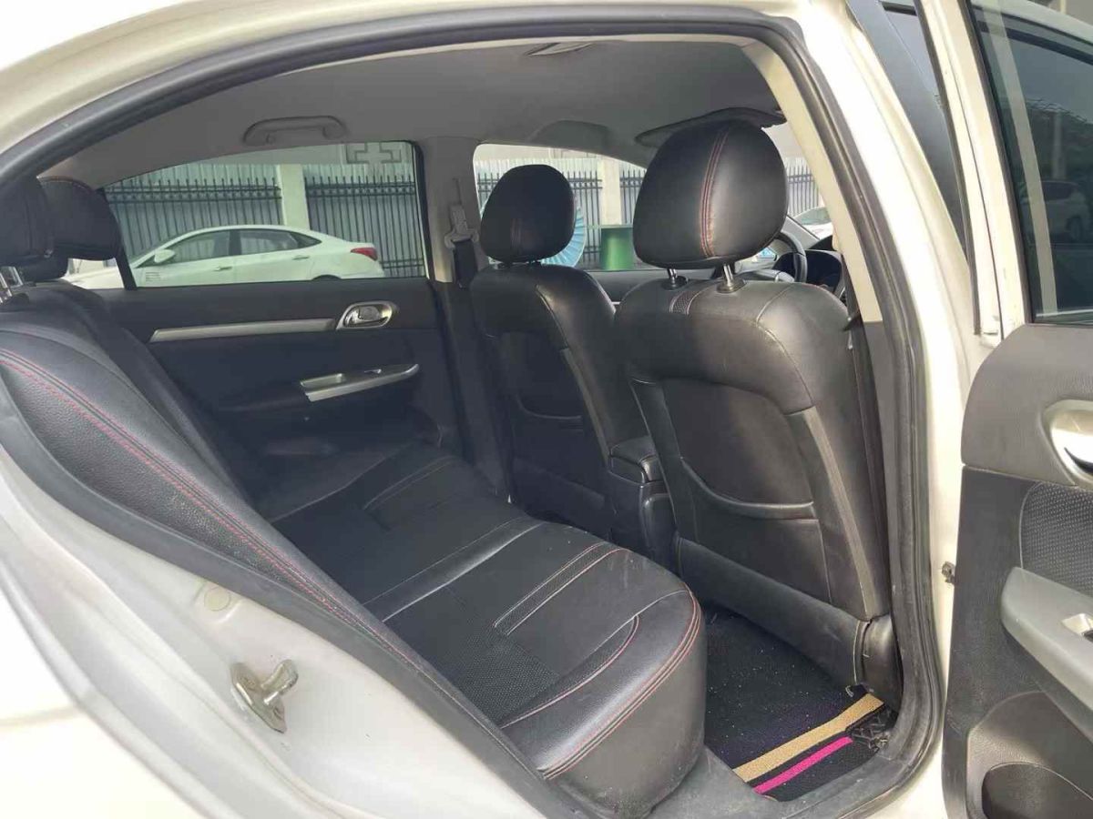 長城 M2  2013款 1.5L 手動導(dǎo)航版圖片