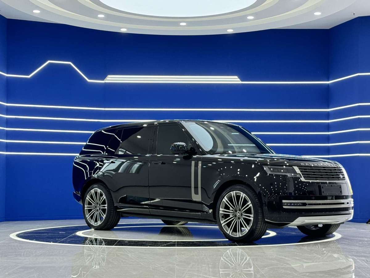 路虎 攬勝  2025款 3.0 L6 400PS 盛世加長(zhǎng)版 七座圖片