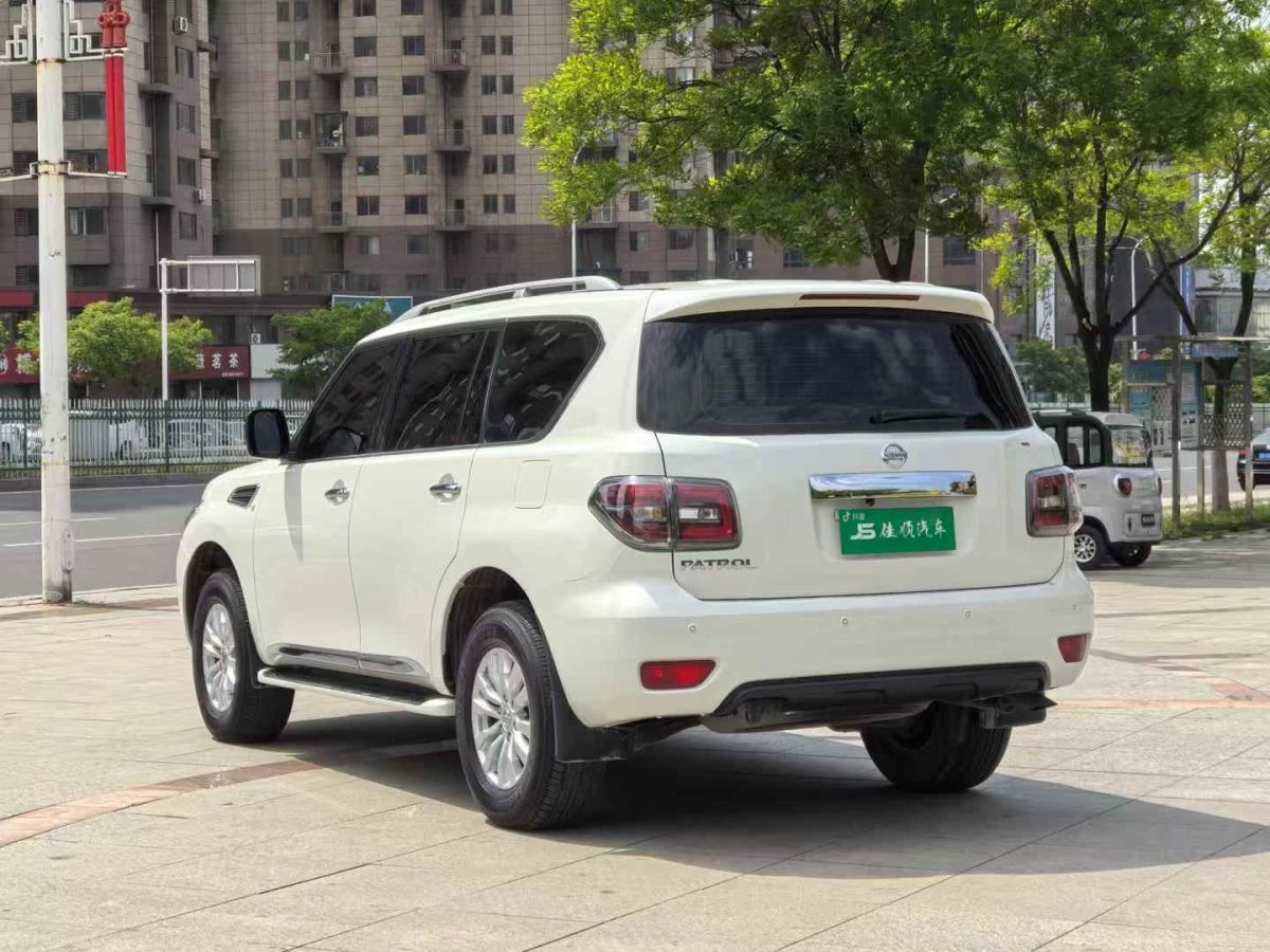 日產(chǎn) 途樂(lè)  2017款 5.6L 標(biāo)準(zhǔn)型圖片