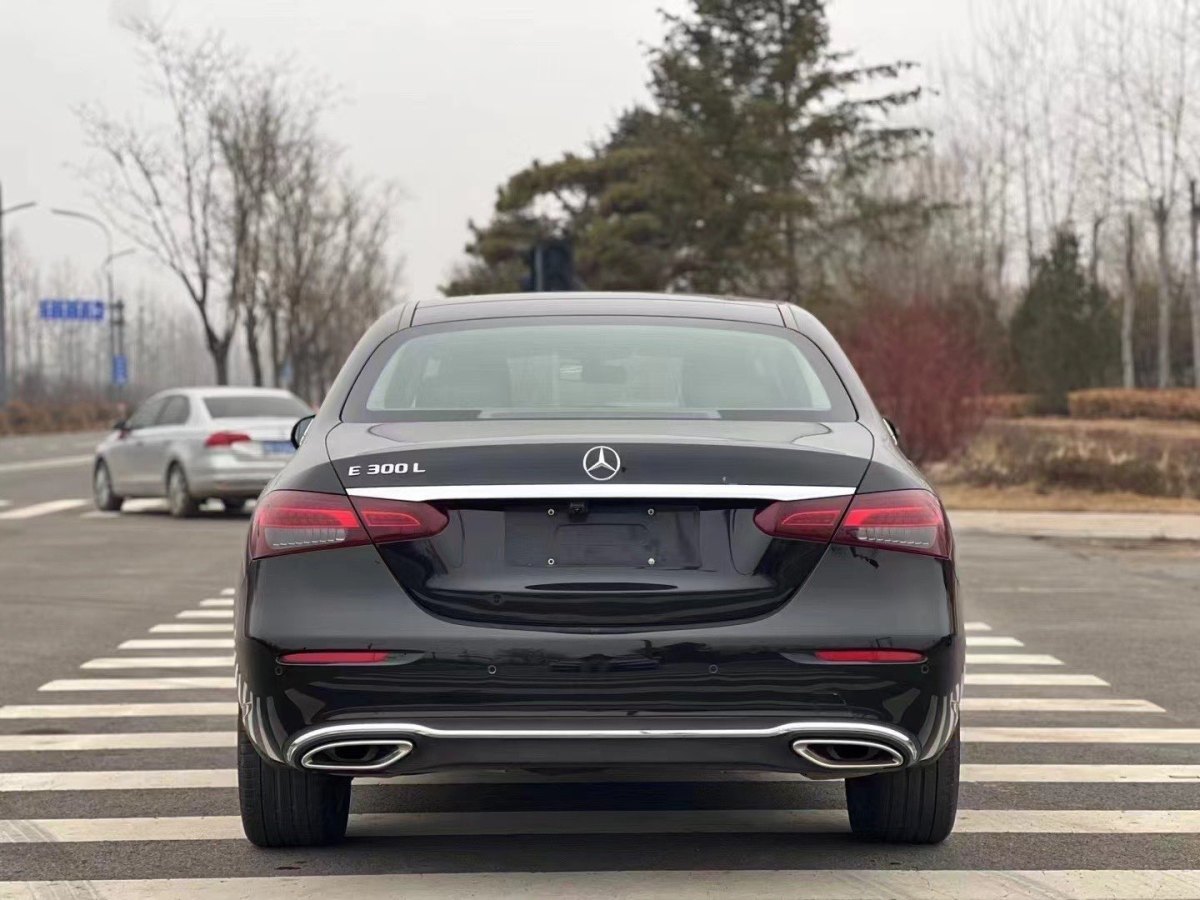 奔馳 奔馳E級  2021款 改款 E 300 L 時(shí)尚型圖片