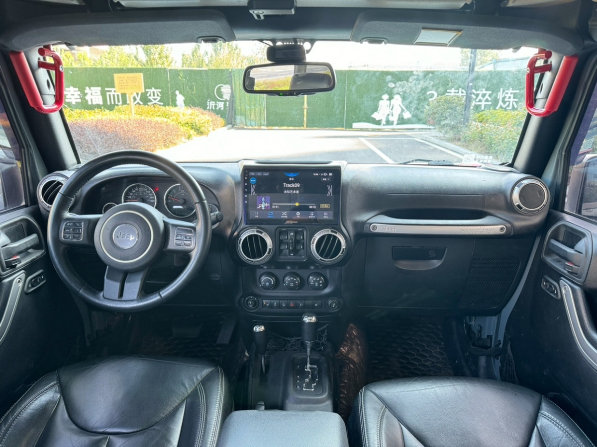 Jeep 牧馬人  2015款 3.0L Sahara 四門版圖片