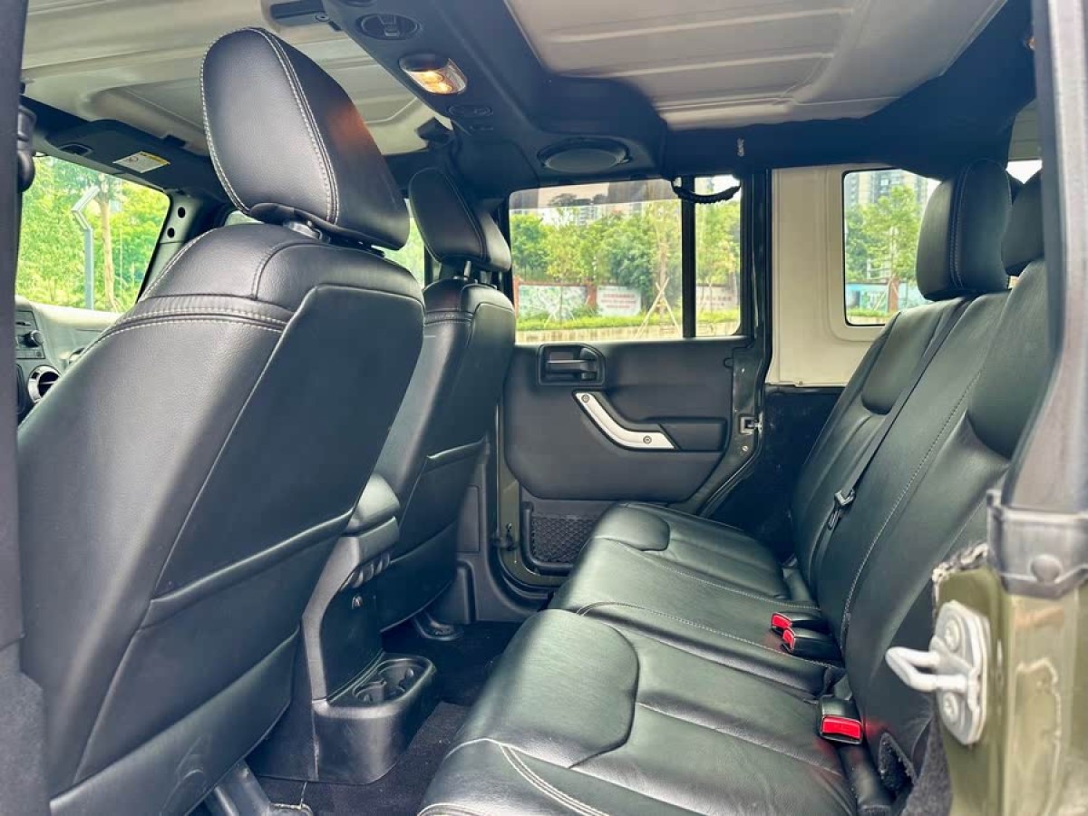Jeep 牧馬人  2015款 3.0L Sahara 四門舒享版圖片