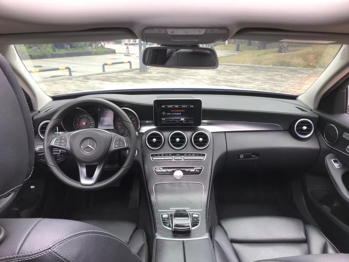 2016年4月奔驰 奔驰C级  2015款 改款 C 200 L 运动型