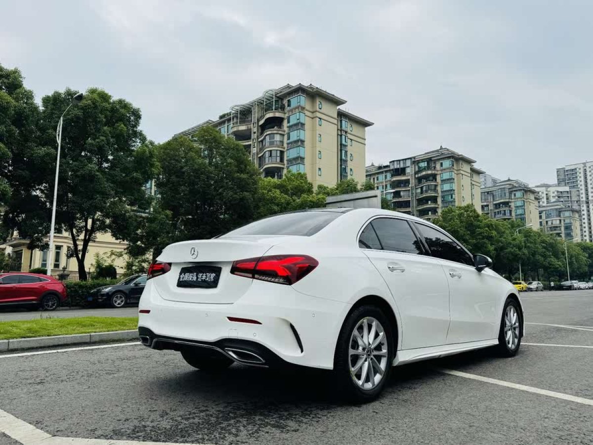 奔馳 奔馳A級(jí)  2021款 A 200 L 運(yùn)動(dòng)轎車動(dòng)感型圖片