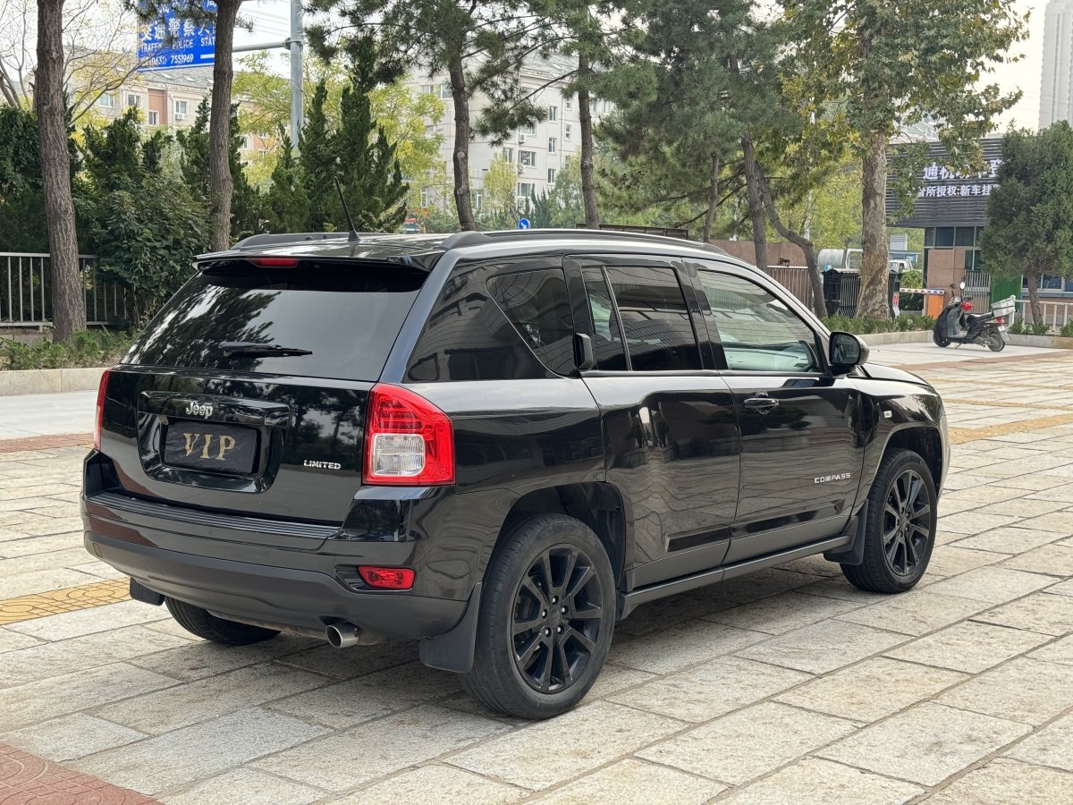 2013年4月Jeep 指南者  2012款 2.4L 四驅(qū)豪華導(dǎo)航版