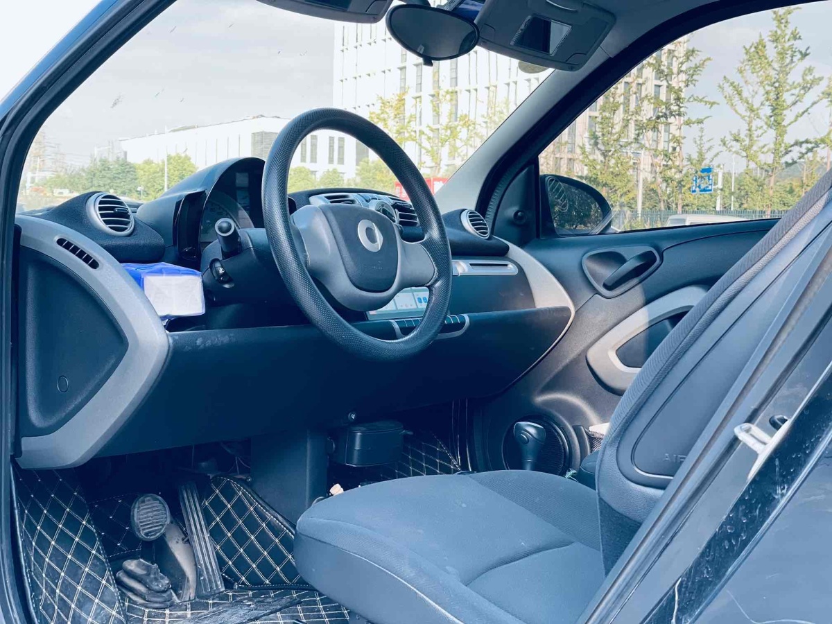 smart fortwo  2012款 1.0 MHD 硬頂標(biāo)準(zhǔn)版圖片