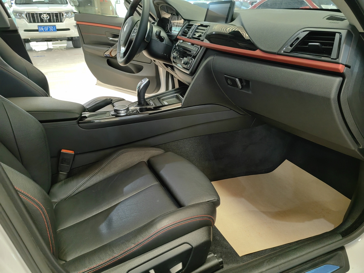 2015年9月宝马 宝马4系  2014款 428i  xDrive Gran Coupe 设计套装型