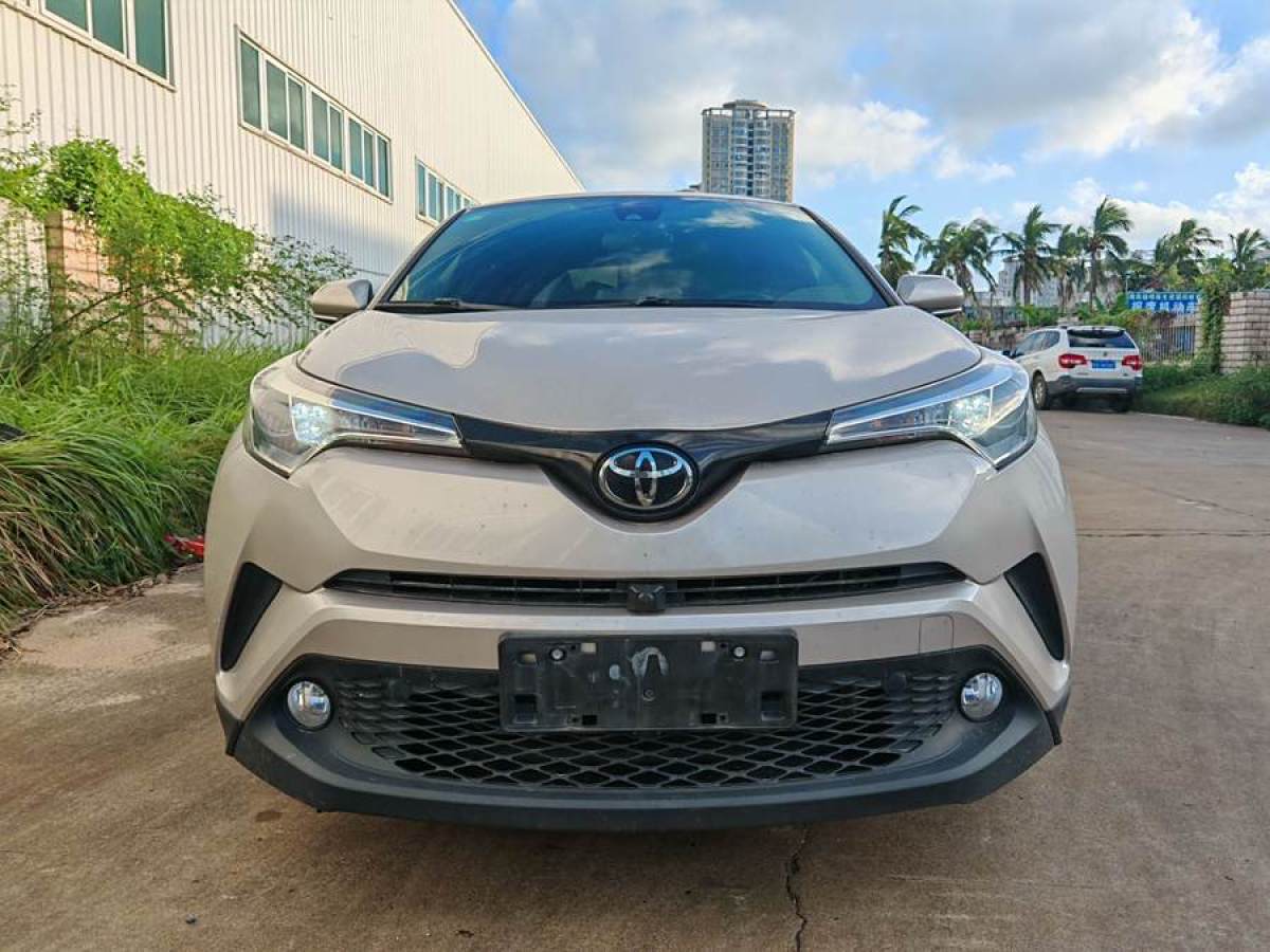 豐田 C-HR  2020款 2.0L 領(lǐng)先版圖片