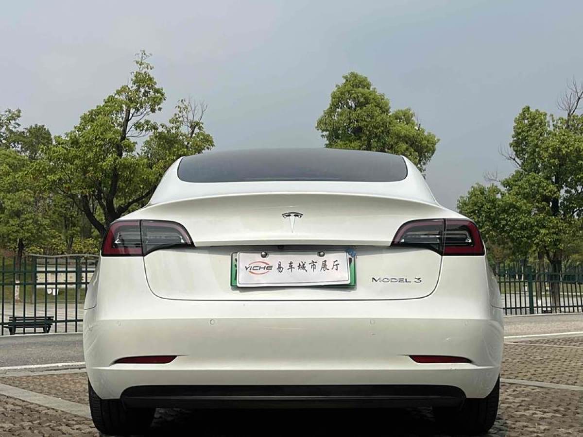 特斯拉 Model Y  2020款 改款 標(biāo)準(zhǔn)續(xù)航后驅(qū)升級版圖片