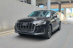 奥迪Q7 奥迪 55 TFSI quattro S line运动型