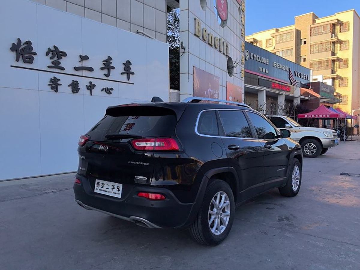 Jeep 自由光  2016款 2.4L 專業(yè)智能版圖片