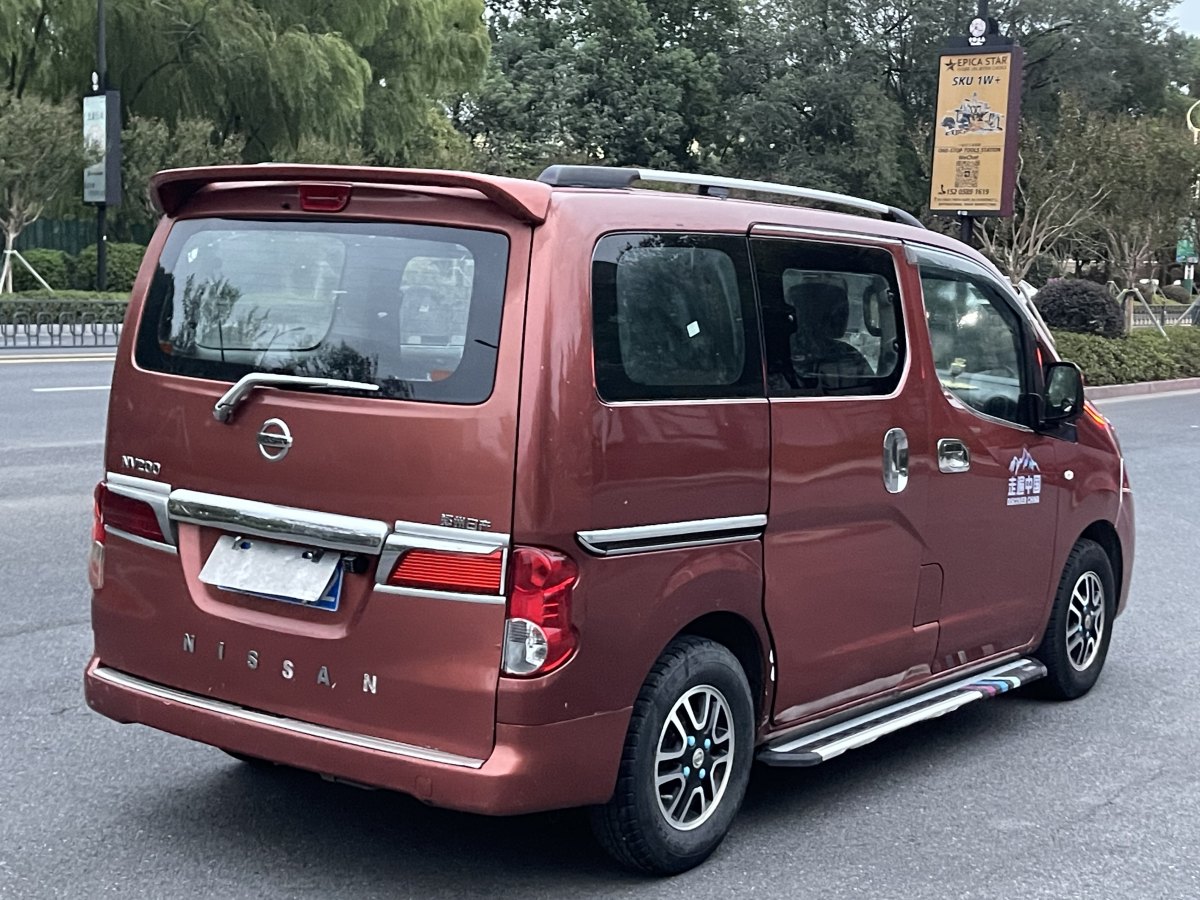 2011年10月日產(chǎn) NV200  2011款 1.6L 223座 尊貴型