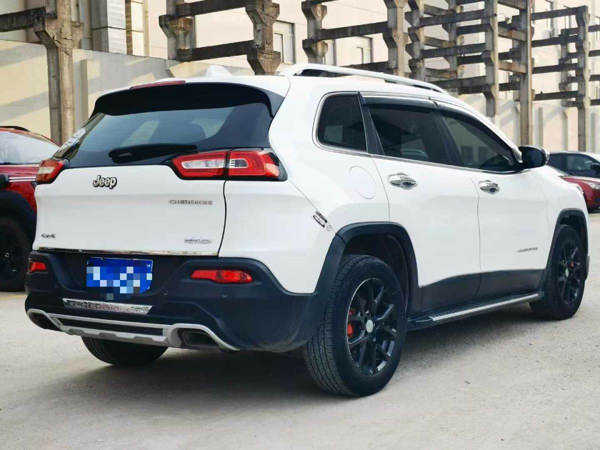 Jeep 自由光  2016款 2.0L 優(yōu)越版圖片