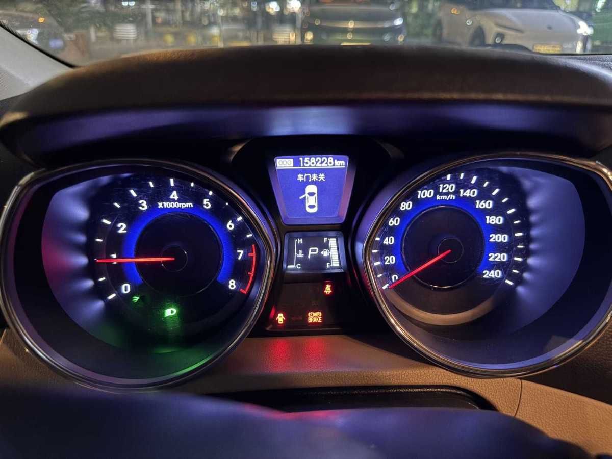 現(xiàn)代 朗動(dòng)  2012款 1.6L 自動(dòng)領(lǐng)先型圖片