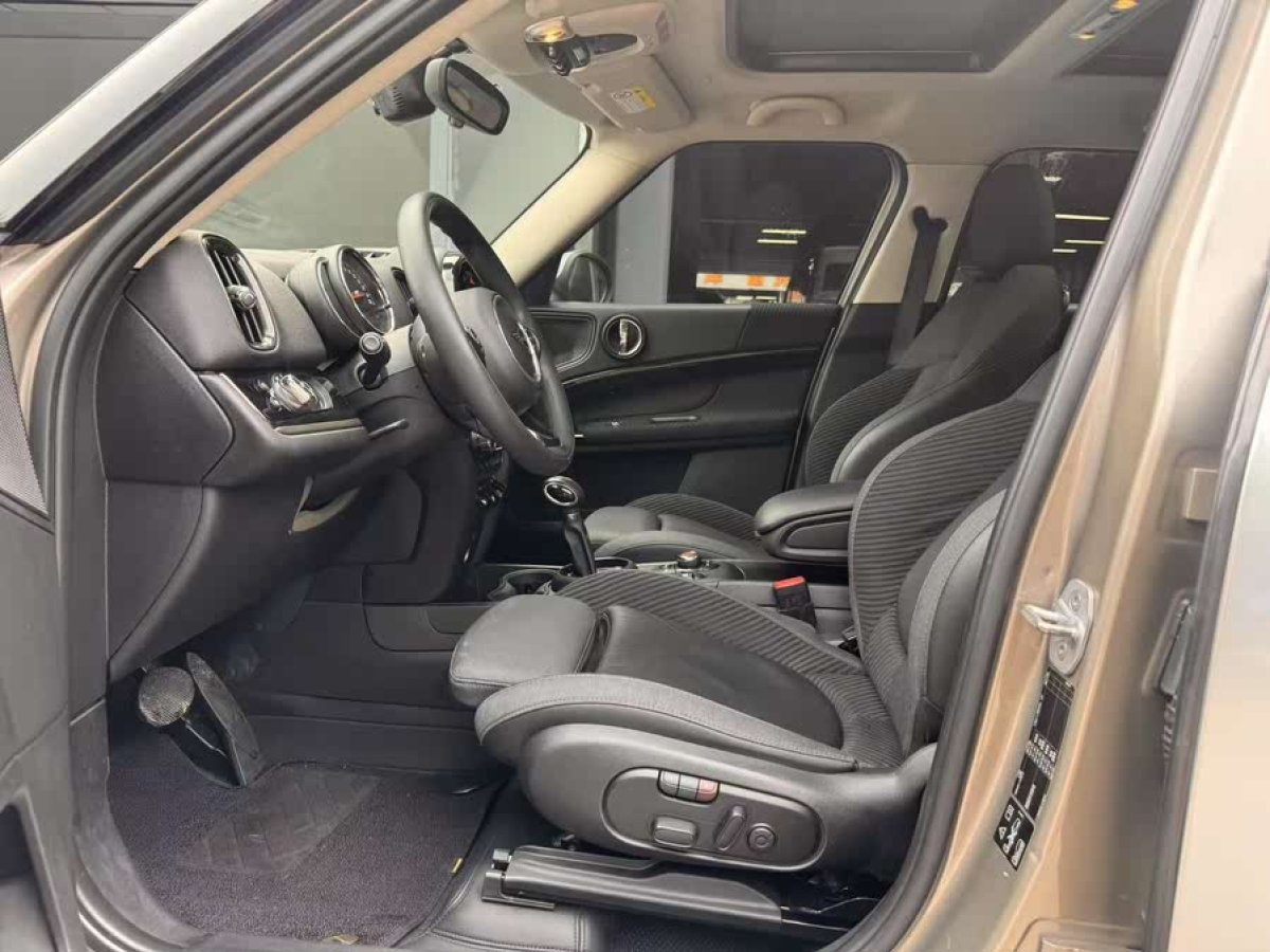 MINI COUNTRYMAN  2018款 1.5T COOPER ALL4 經(jīng)典派圖片