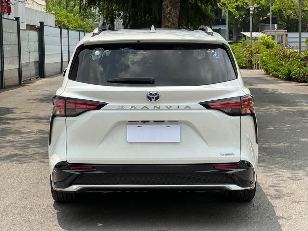 豐田 格瑞維亞  2023款 2.5L混動(dòng) 尊爵VIP版圖片