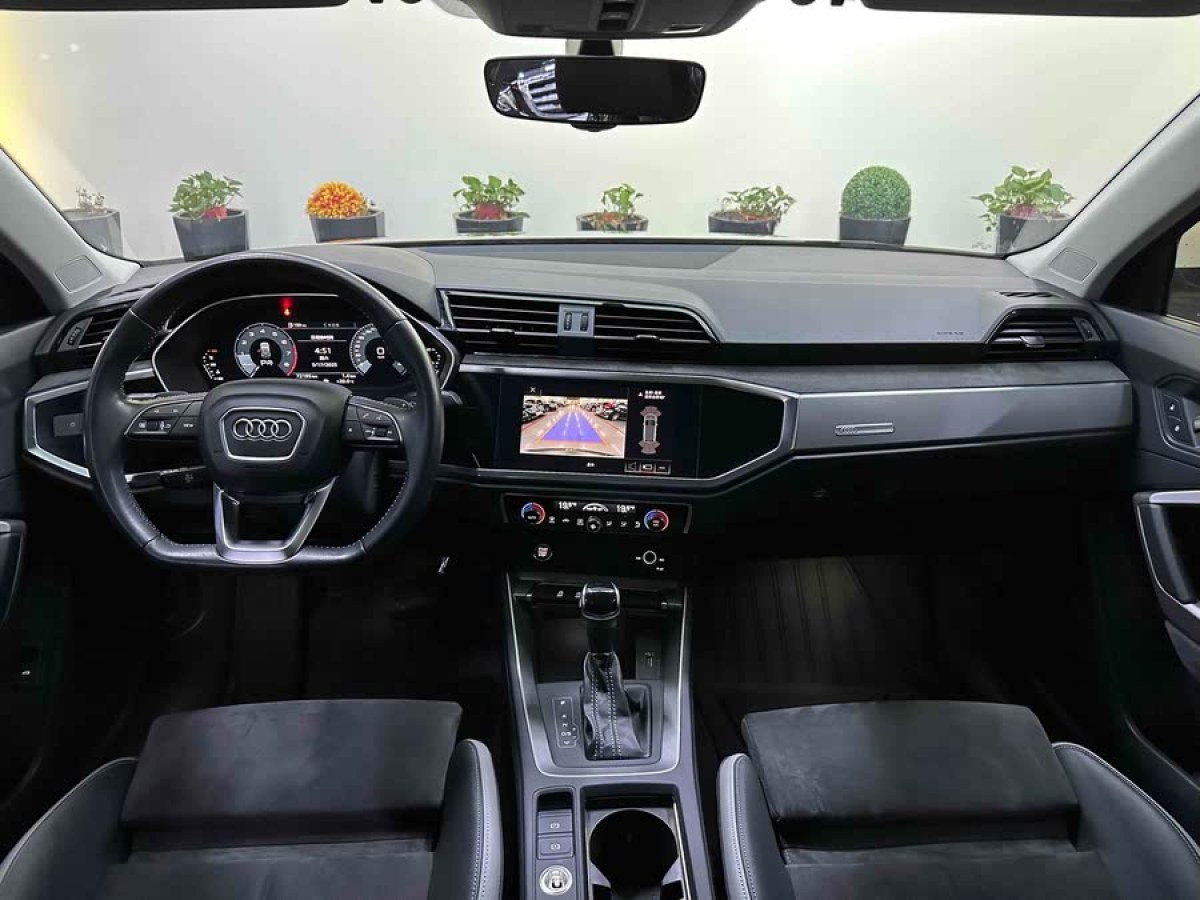 奧迪 奧迪Q3  2020款 35 TFSI 時(shí)尚動(dòng)感型圖片