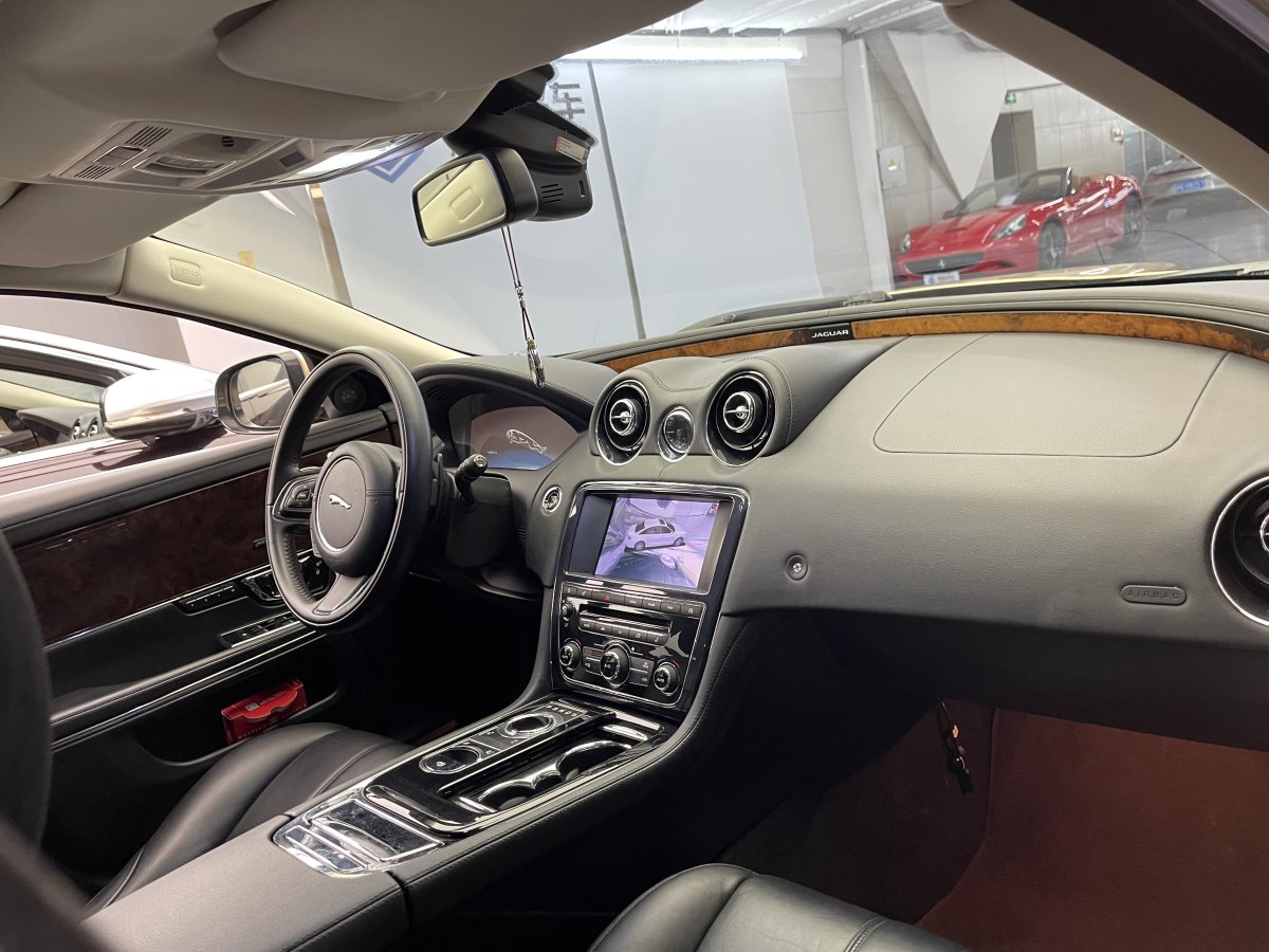 捷豹 XJ  2014款 XJL 3.0 SC 兩驅(qū)全景商務(wù)版圖片