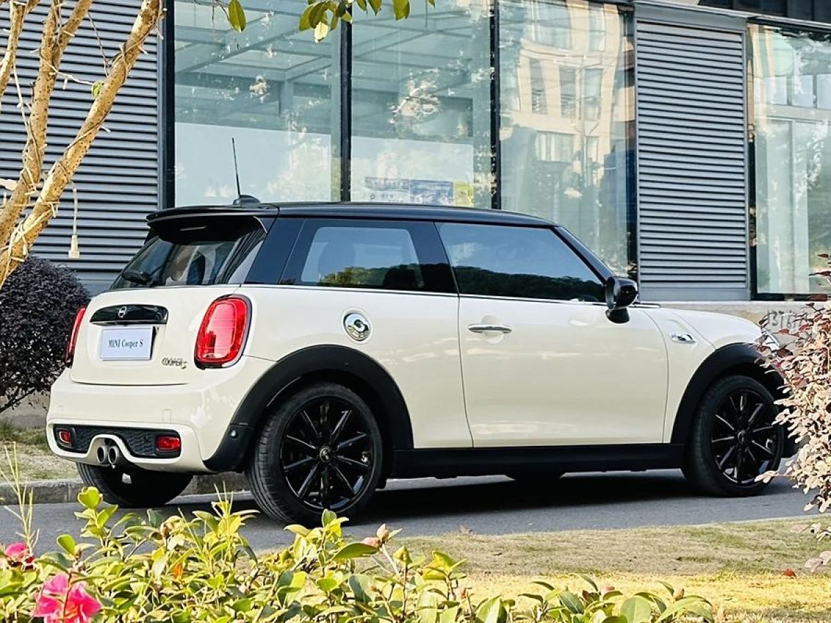 MINI COUNTRYMAN  2018款 1.5T COOPER 藝術(shù)家圖片