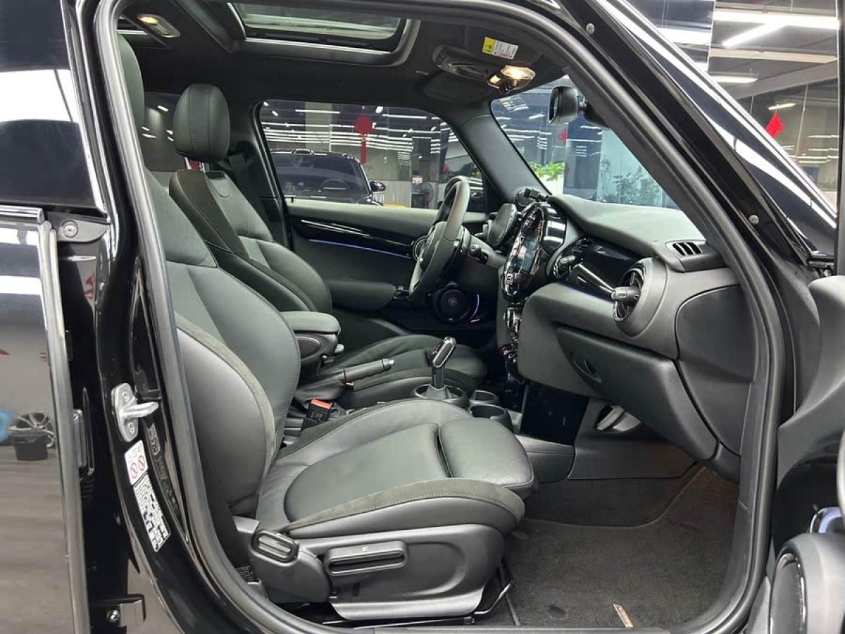 MINI MINI  2023款 改款 2.0T COOPER S 藝術(shù)家 五門版圖片