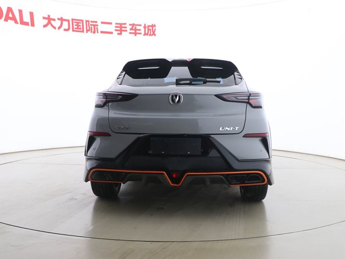 長(zhǎng)安 UNI-T  2022款 1.5T 運(yùn)動(dòng)版 尊貴型圖片