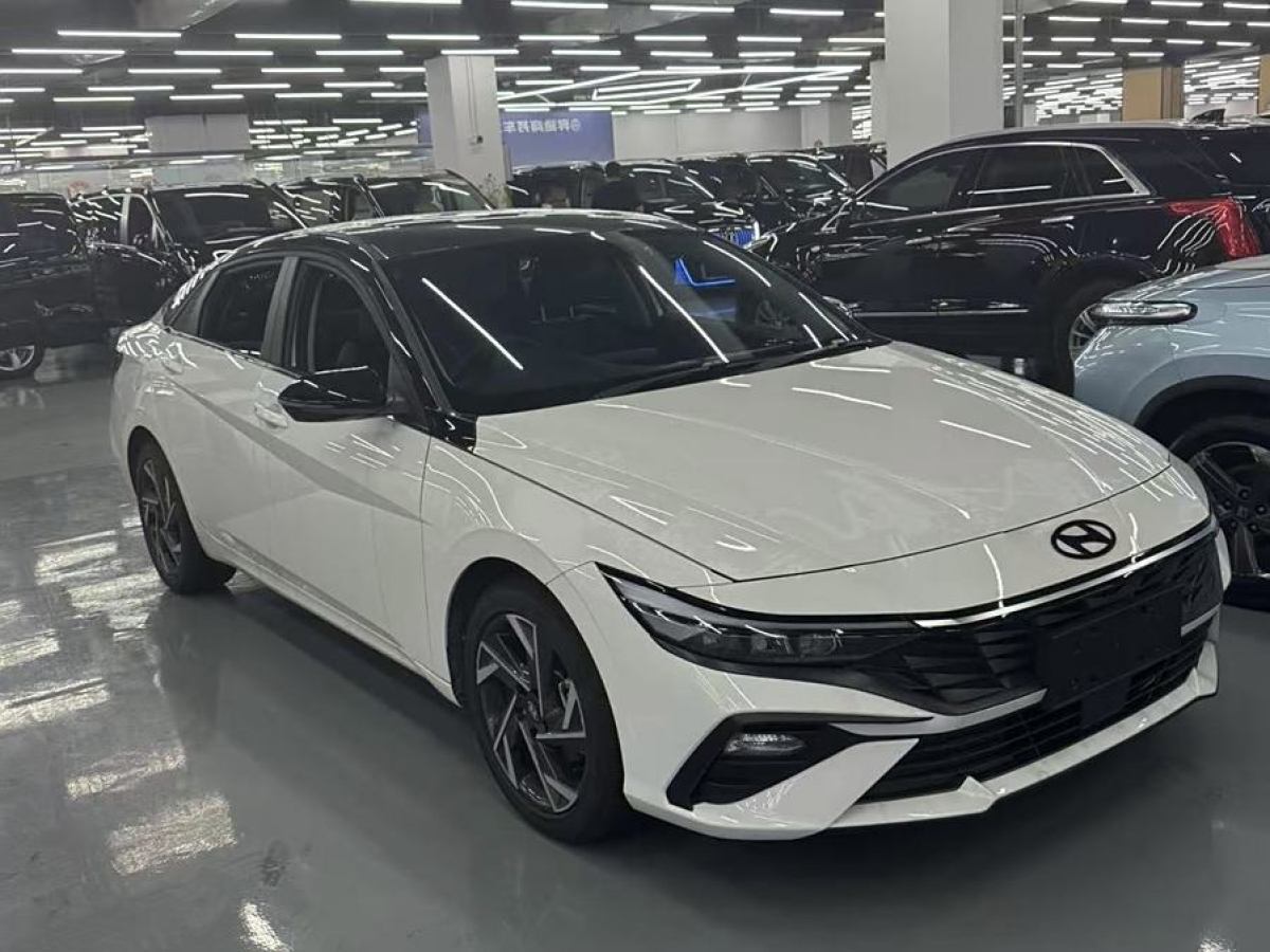 現(xiàn)代 伊蘭特  2023款 1.5L CVT LUX尊貴版圖片