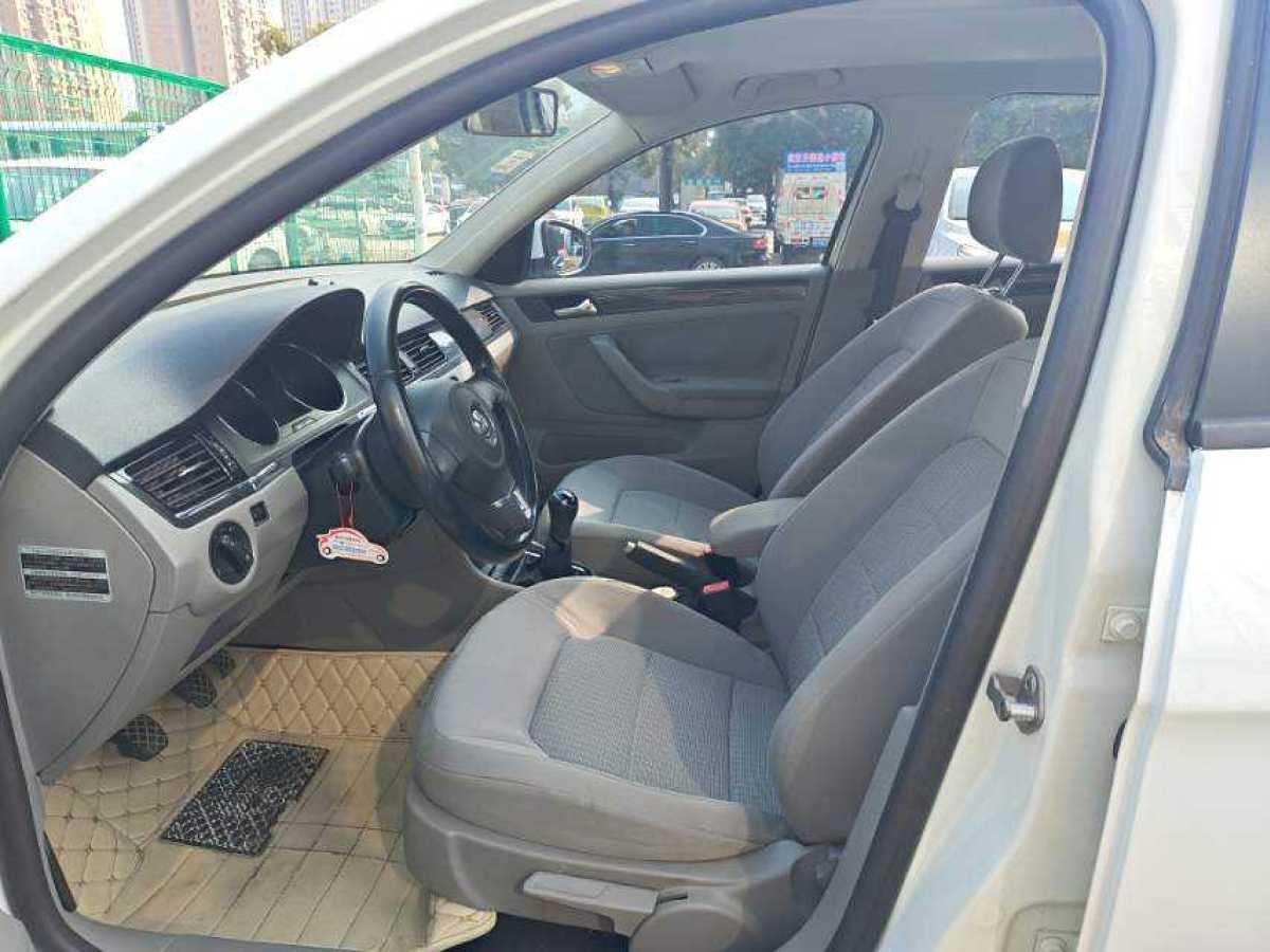 大眾 寶來  2014款 1.6L 手動(dòng)舒適型圖片