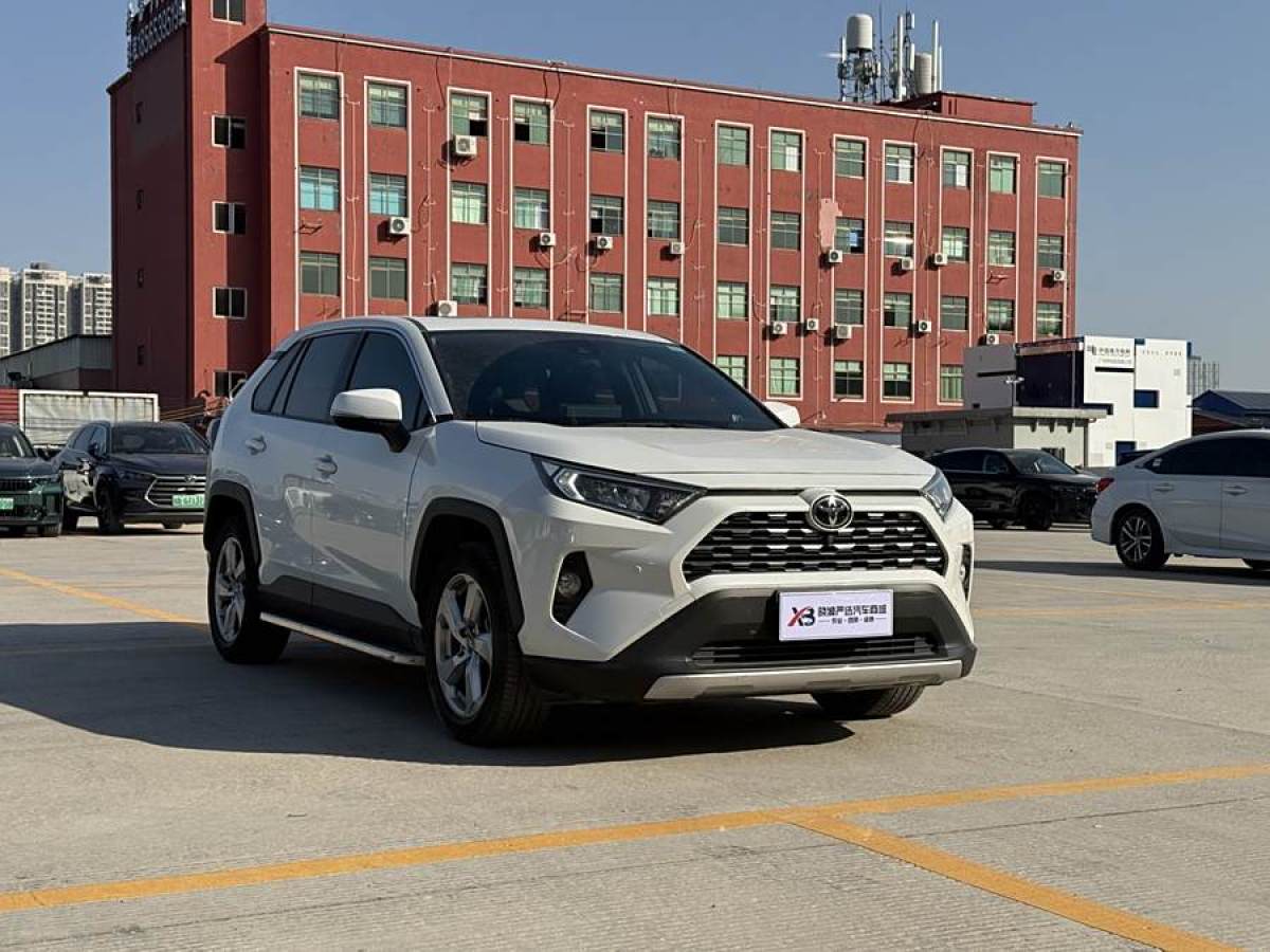 豐田 RAV4榮放  2022款 2.0L CVT兩驅(qū)風(fēng)尚版圖片