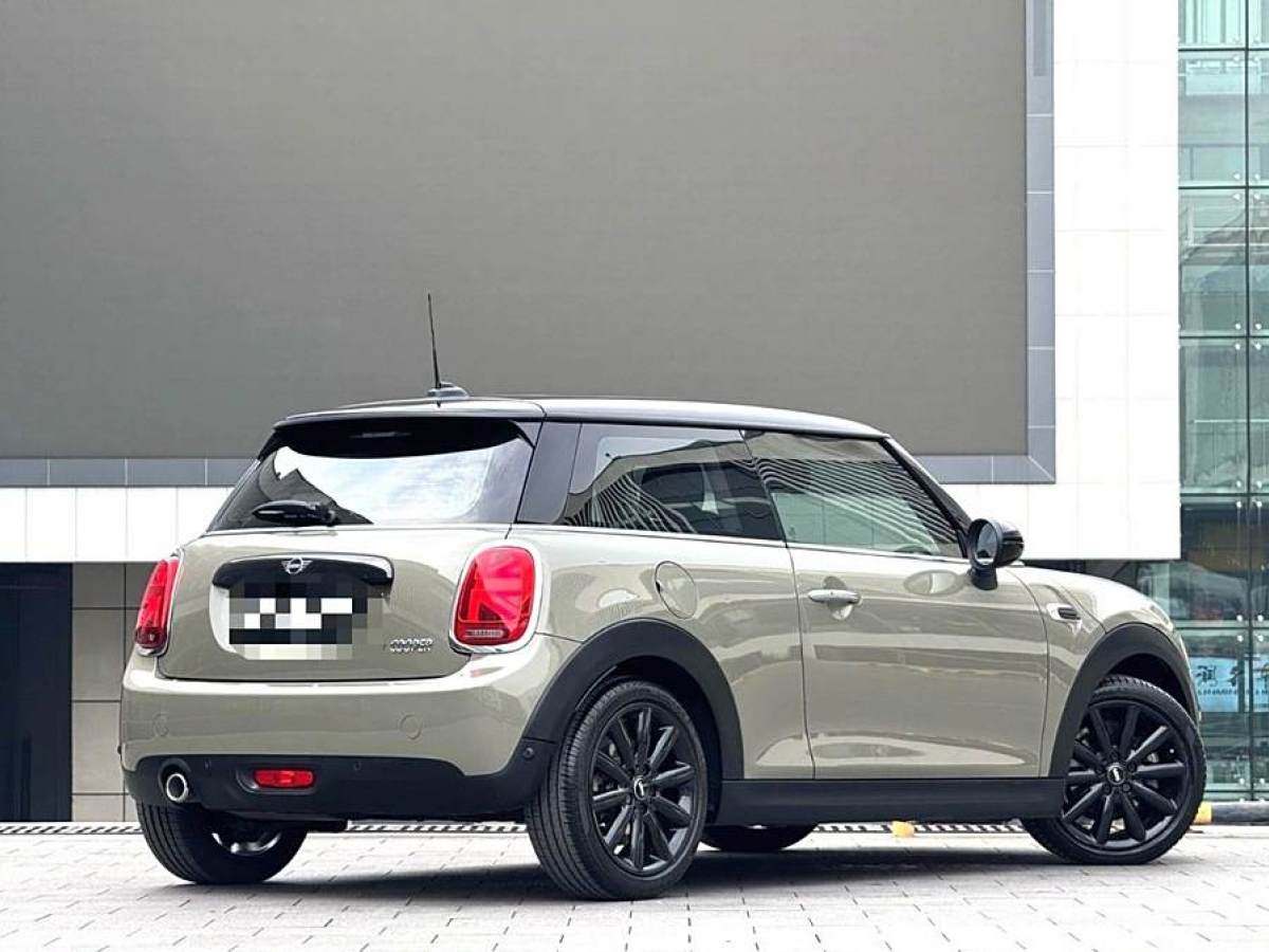 MINI COUNTRYMAN  2018款 1.5T COOPER 藝術(shù)家圖片