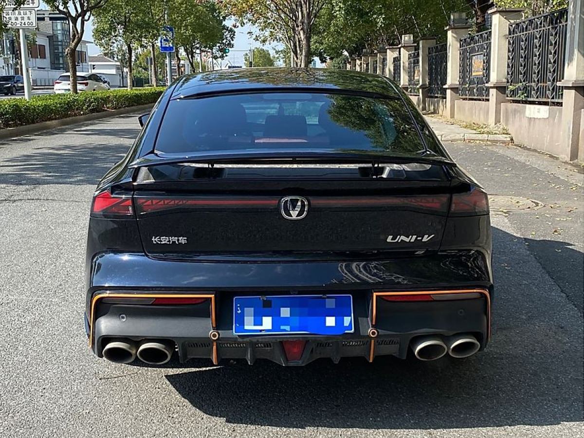 長(zhǎng)安 長(zhǎng)安UNI-V  2022款 1.5T 尊貴型圖片