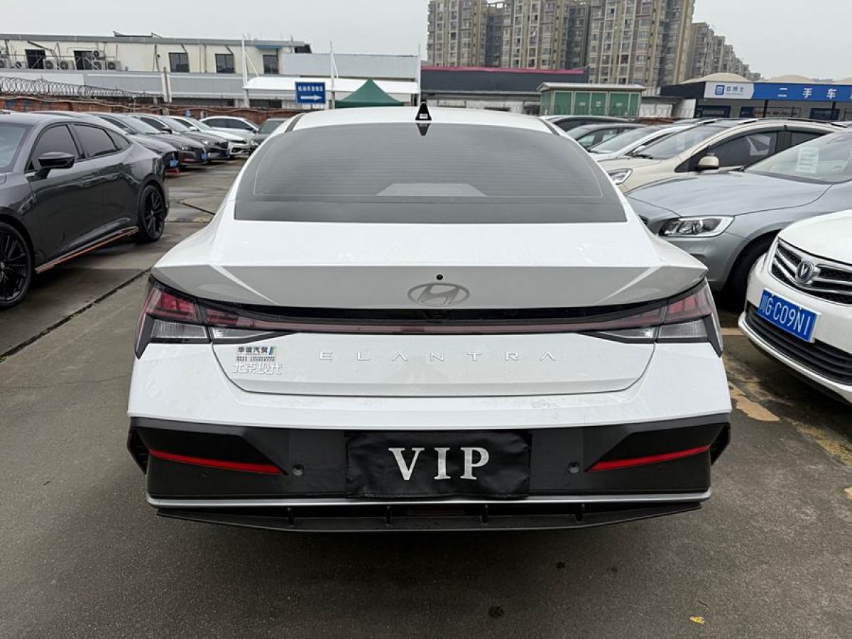 現(xiàn)代 伊蘭特  2023款 1.5L CVT LUX尊貴版圖片