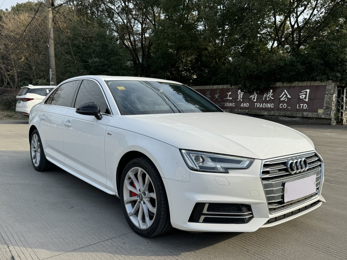 奧迪 奧迪A4L  2018款 30周年年型 45 TFSI quattro 個(gè)性運(yùn)動(dòng)版圖片