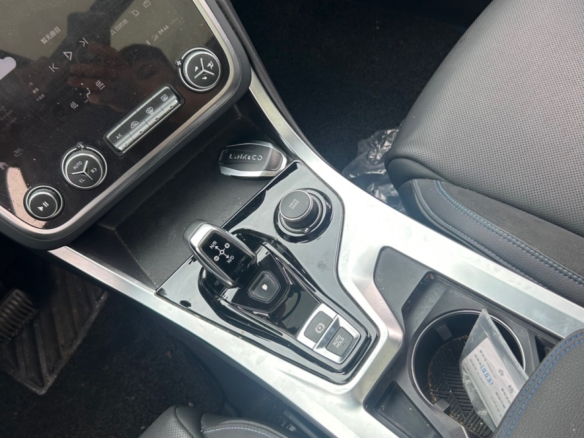 領(lǐng)克 領(lǐng)克01新能源  2019款  1.5T PHEV 勁Pro 國VI圖片