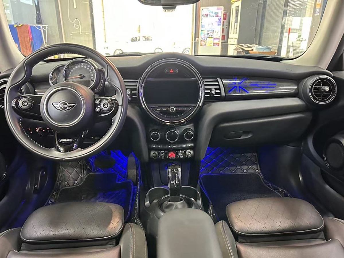 MINI COUNTRYMAN  2018款 1.5T COOPER 藝術(shù)家圖片