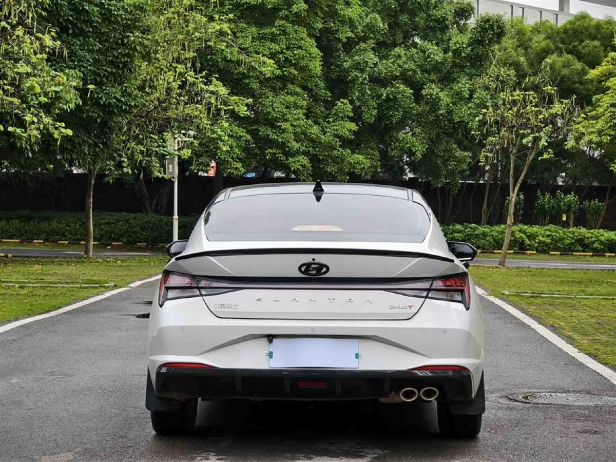 現(xiàn)代 伊蘭特  2022款 240TGDi DCT LUX尊貴版圖片